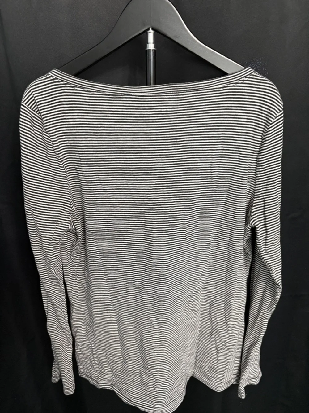 🖤Old Navy Black and White Striped Long Sleeve wHenley🖤 - Picture 4 of 4